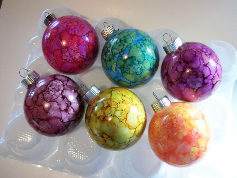 Alcohol Ink Christmas Ornaments – The Crafty Curmudgeon